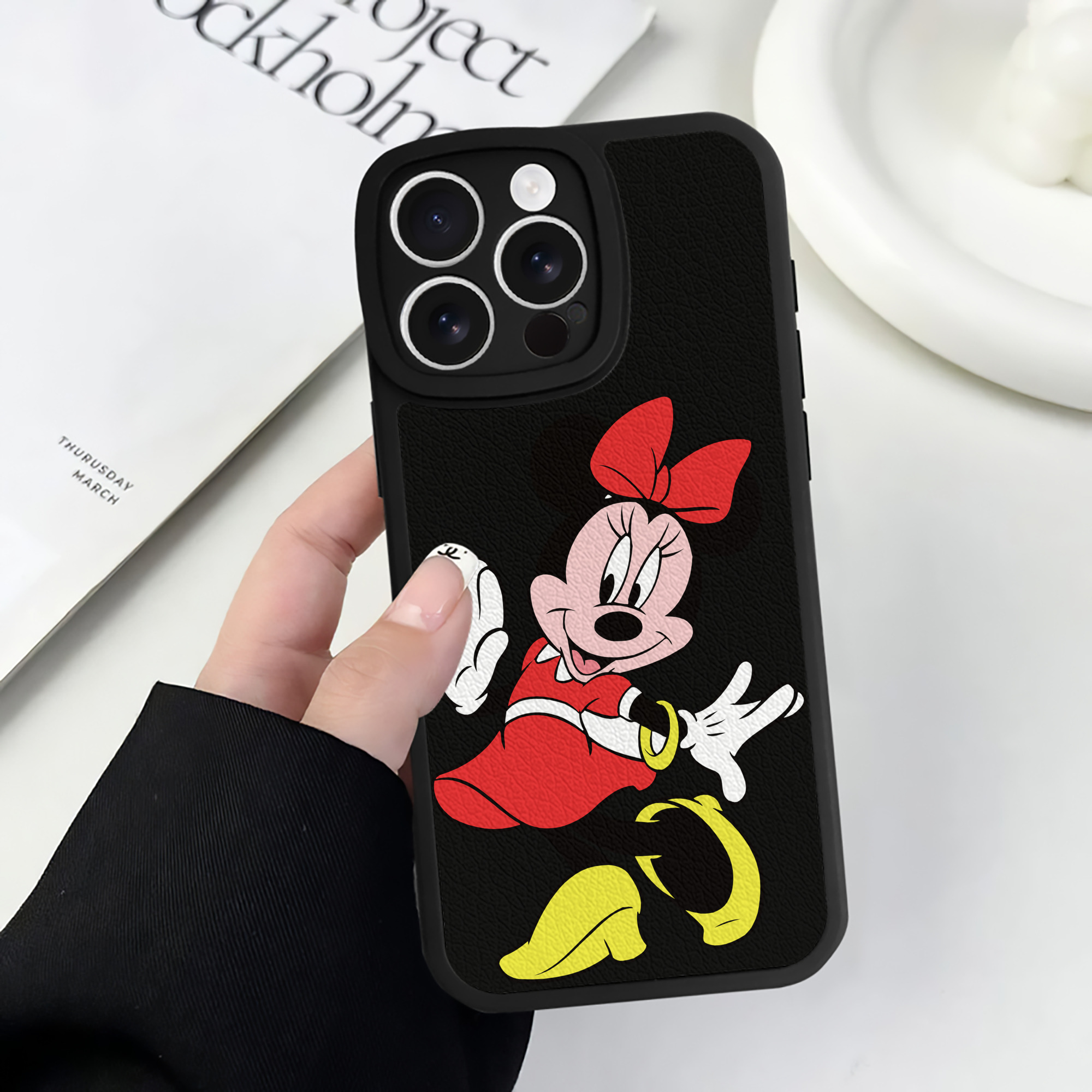 （画像用） ミッキーマウス Mickey Mouse 【iPhone 16シリーズ対応】シリコンスマホケース（レザー調） 材質：シリコン